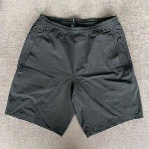 Men’s Birddogs shorts- Duffy the Vampire Slayer medium black shorts